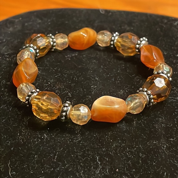 8” stackable stretch bracelet with 11 amber color 4 stone 8 silver beads - Picture 6 of 12